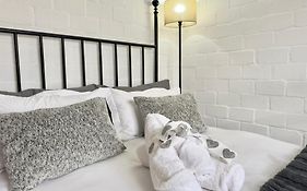 Cozy Garden Cottage - Guest House